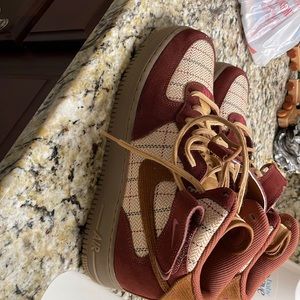 Mens size 9 - Women size 10.5 Air Force mid